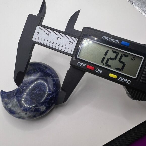 Sodalite Crystal Moon Carving‎ (#12) - Picture 7 of 9